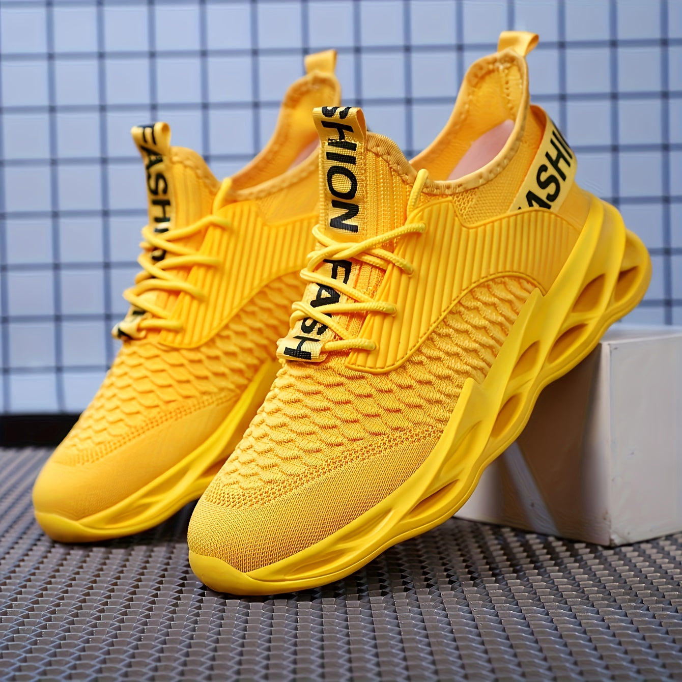 Men's Running Shoes Blade Non Slip Fashion Sneakers Breathable Mesh Soft Sole Casual Athletic Walking Shoes